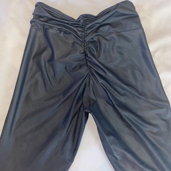 LABELLAMAFIA Perfect legging😍 - Picture 2 of 3